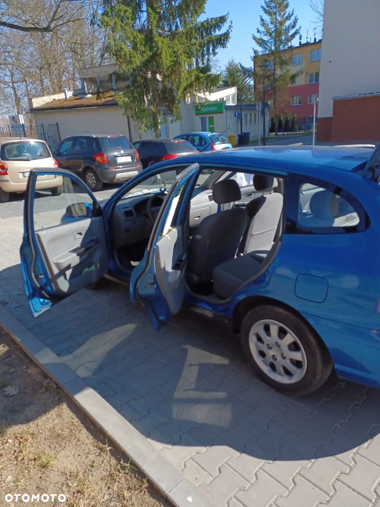 Kia Rio 1.5 GLX - 11