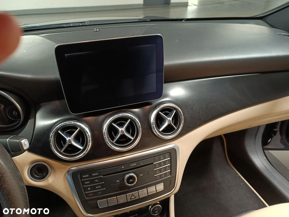 Mercedes-Benz CLA 250 4Matic 7G-DCT - 23