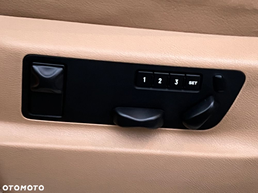 Porsche Cayenne - 15