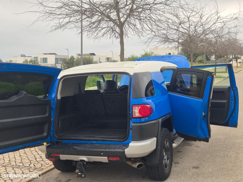 Toyota FJ Cruiser - 7