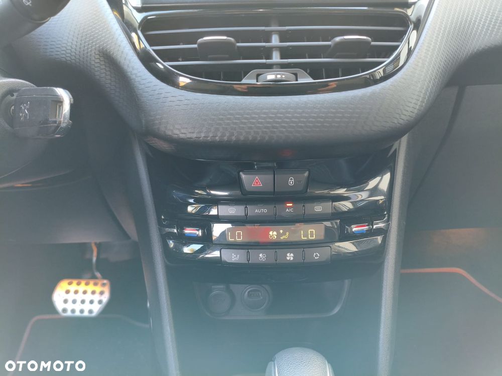 Peugeot 2008 PureTech 110 Stop&Start EAT6 GT-Line Edition - 31