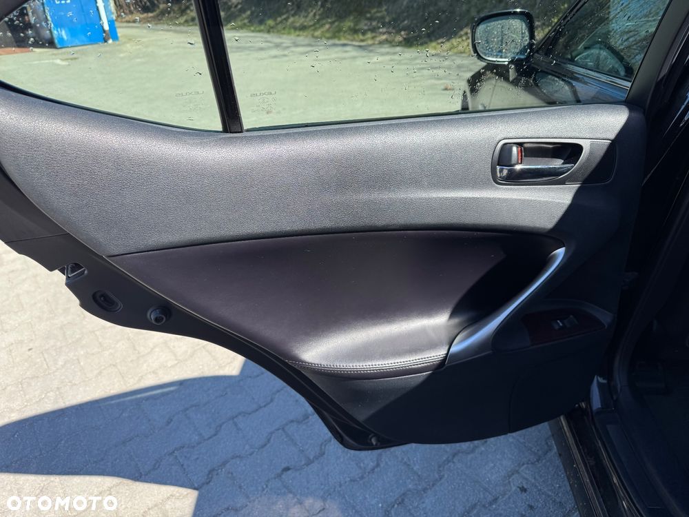 Lexus IS 220 D Prestige - 15