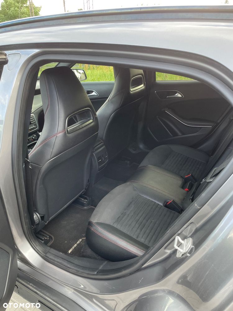 Mercedes-Benz GLA - 15