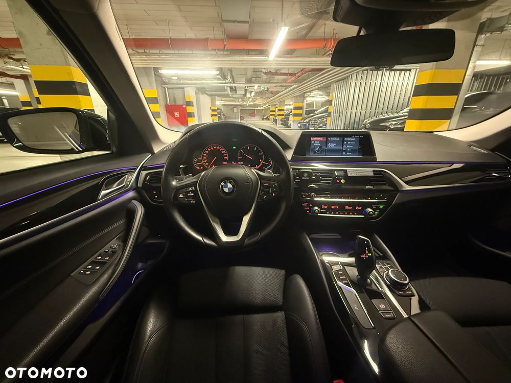 BMW Seria 5 518d Sport Line - 33
