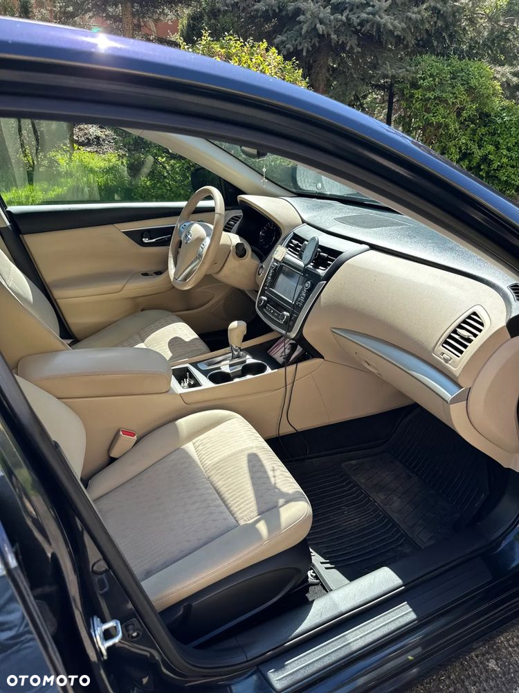 Nissan Altima - 10