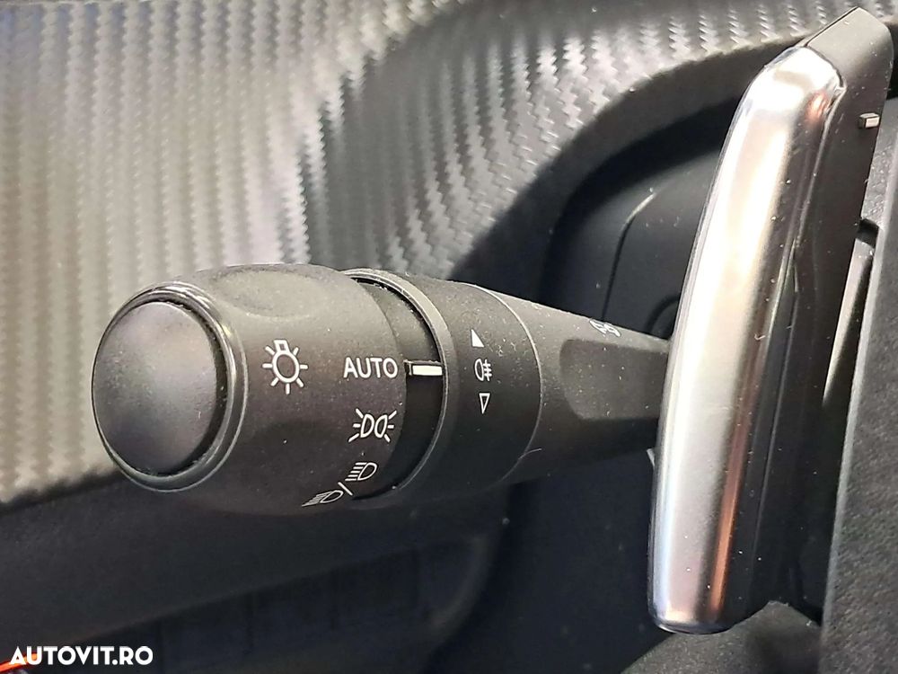 Peugeot 208 1.2 L PureTech STT EAT8 Active - 19