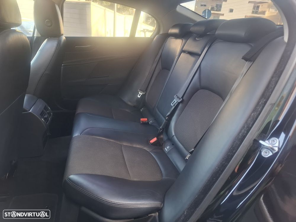 Jaguar XE 2.0 D Prestige Aut. - 35