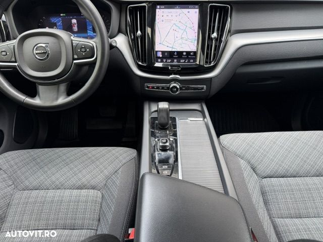 Volvo XC 60 B4 MHEV AT8 FWD Momentum Pro - 10