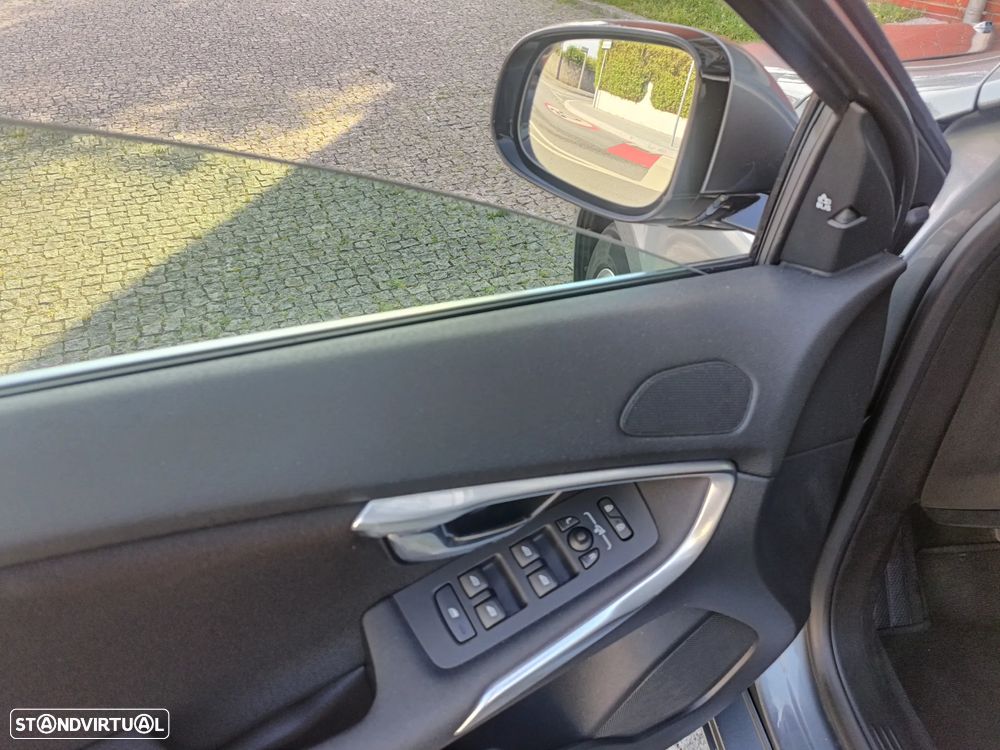 Volvo V40 D2 Momentum - 10