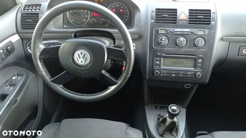 Volkswagen Touran 1.6 FSI Trendline - 36