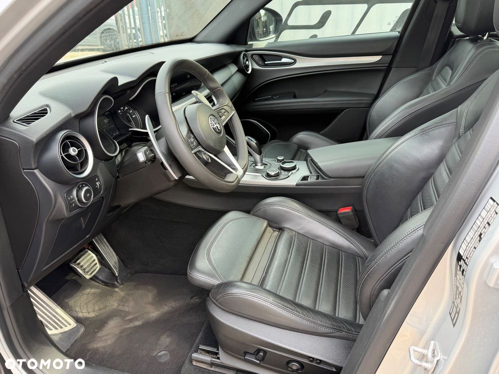 Alfa Romeo Stelvio 2.0 Turbo 16V AT8-Q4 Veloce - 14