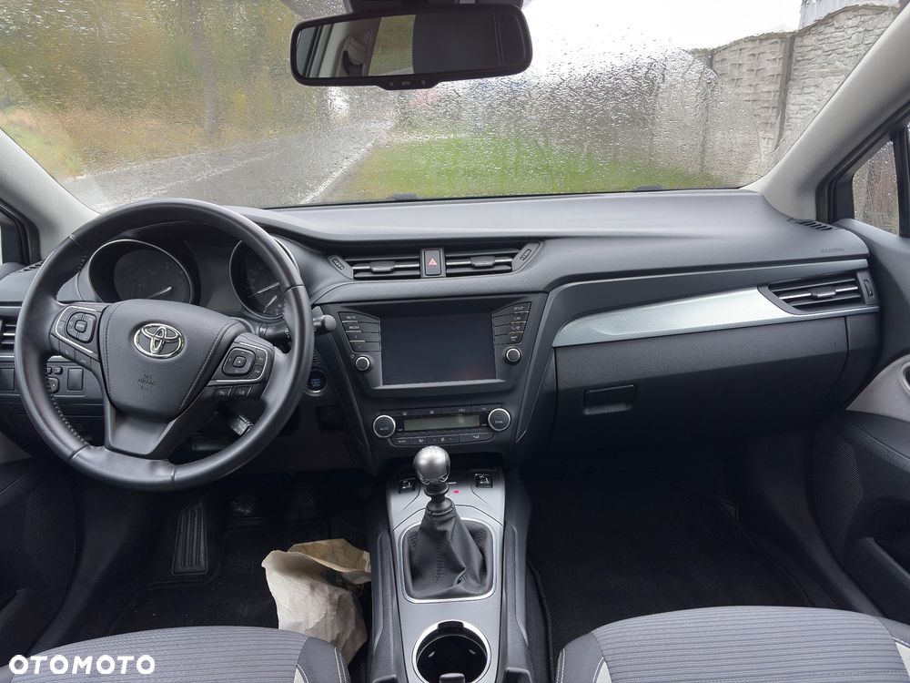 Toyota Avensis 2.0 D-4D Selection - 16