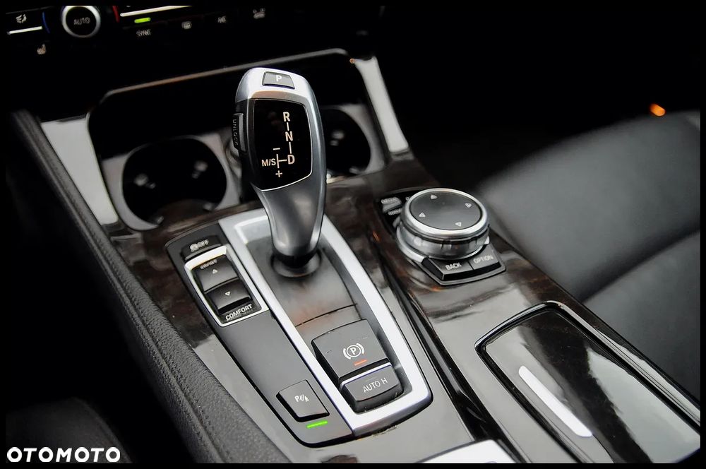 BMW Seria 5 528i - 34