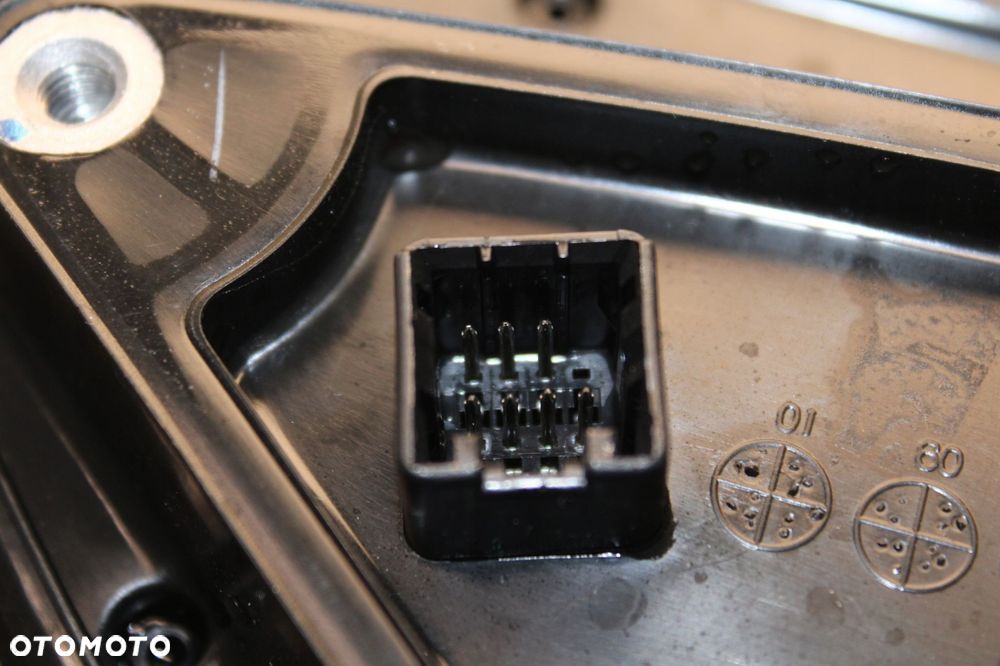 hyundai i20 i 7 pin 08r- lusterko prawe zewnętrzne bh - 11