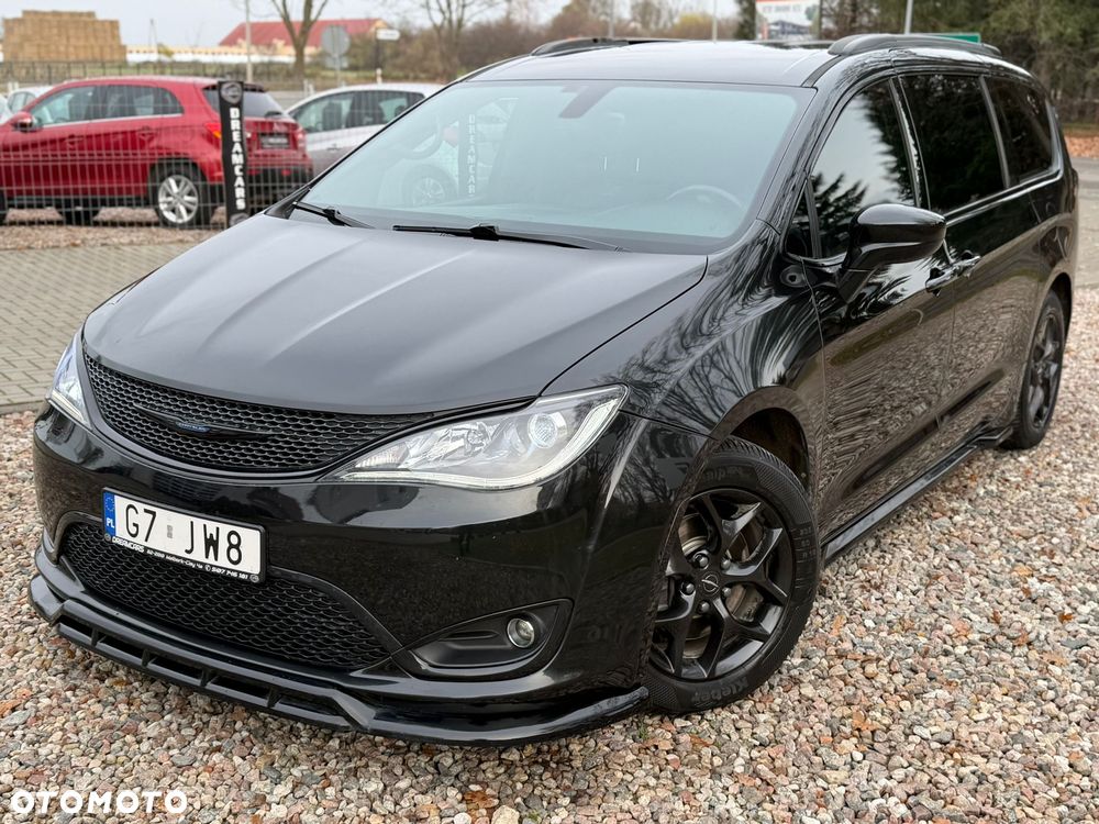 Chrysler Pacifica - 1