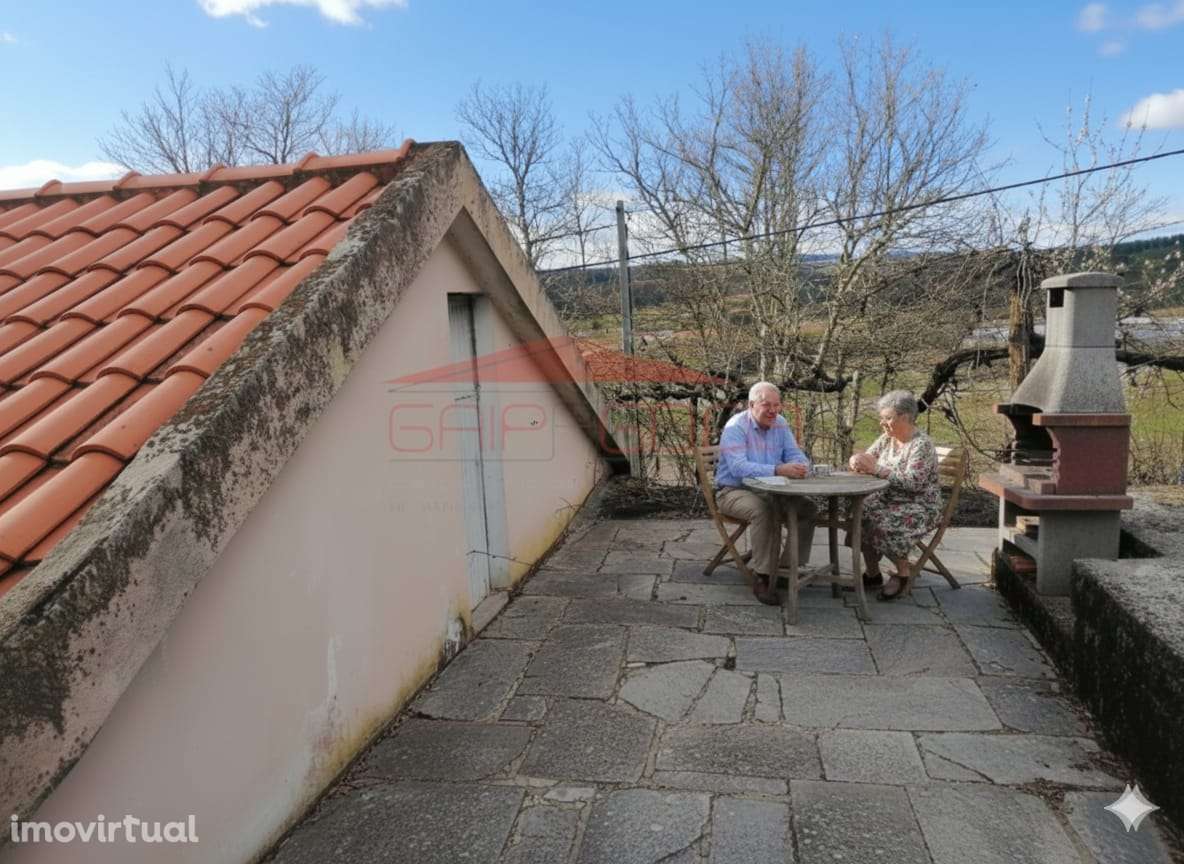 Moradia térrea Carrazeda de Ansiães em Linhares - Grande imagem: 4/17