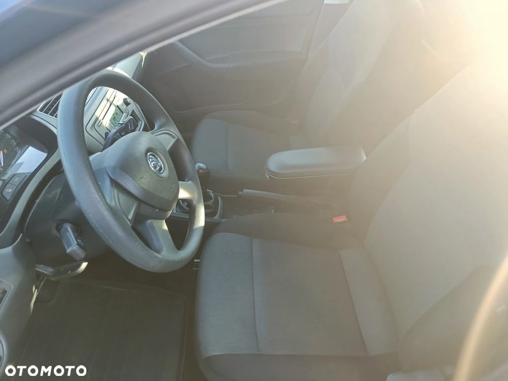 Skoda RAPID 1.2 TSI Active - 14