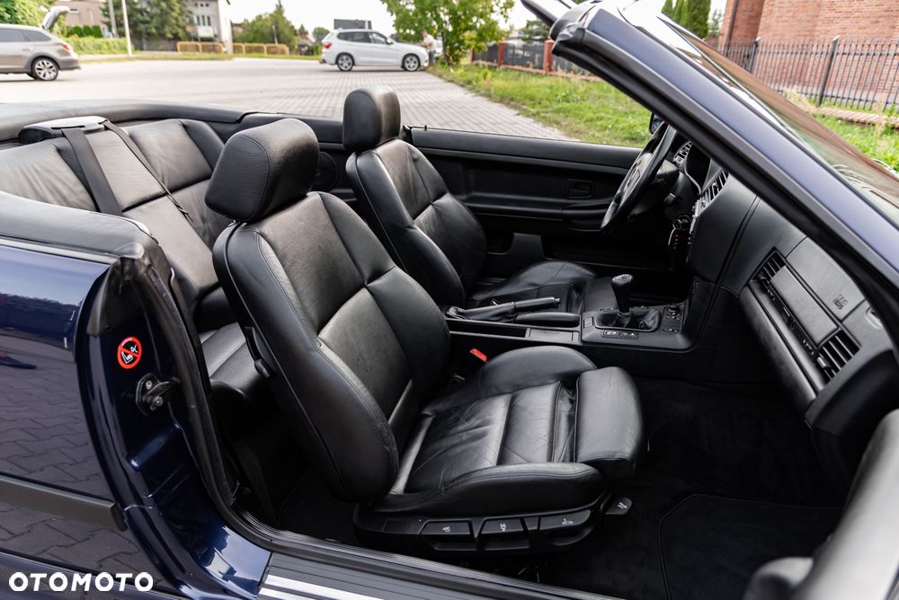 BMW Seria 3 320i - 25
