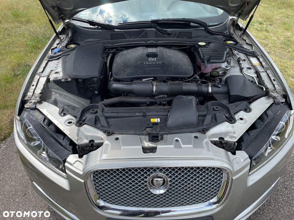 Jaguar XF 2.0 T Luxury - 16