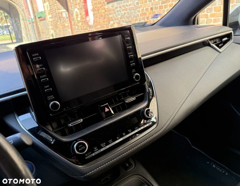 Toyota Corolla 2.0 Hybrid Executive - 25