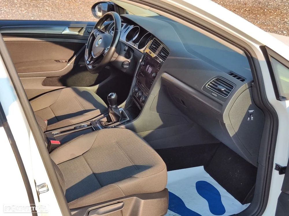 VW Golf 1.6 TDI Confortline - 16