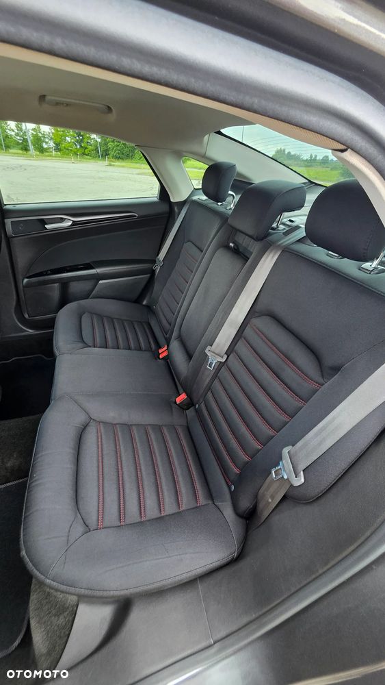 Ford Fusion - 12