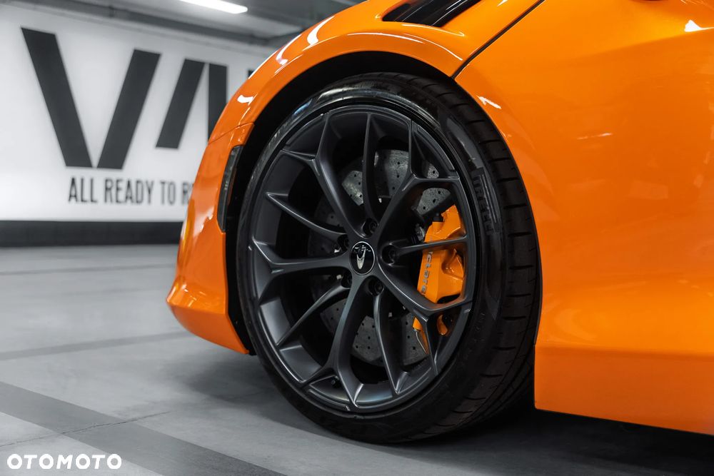 McLaren Artura - 9