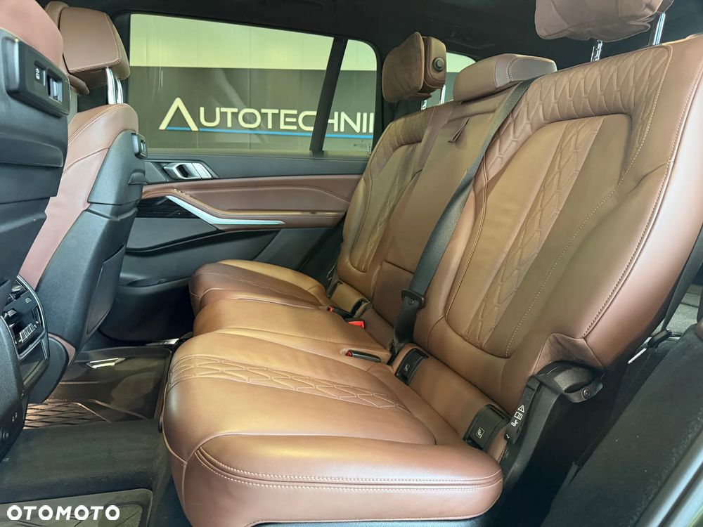 BMW X7 - 24