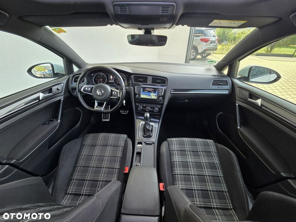 Volkswagen Golf - 12