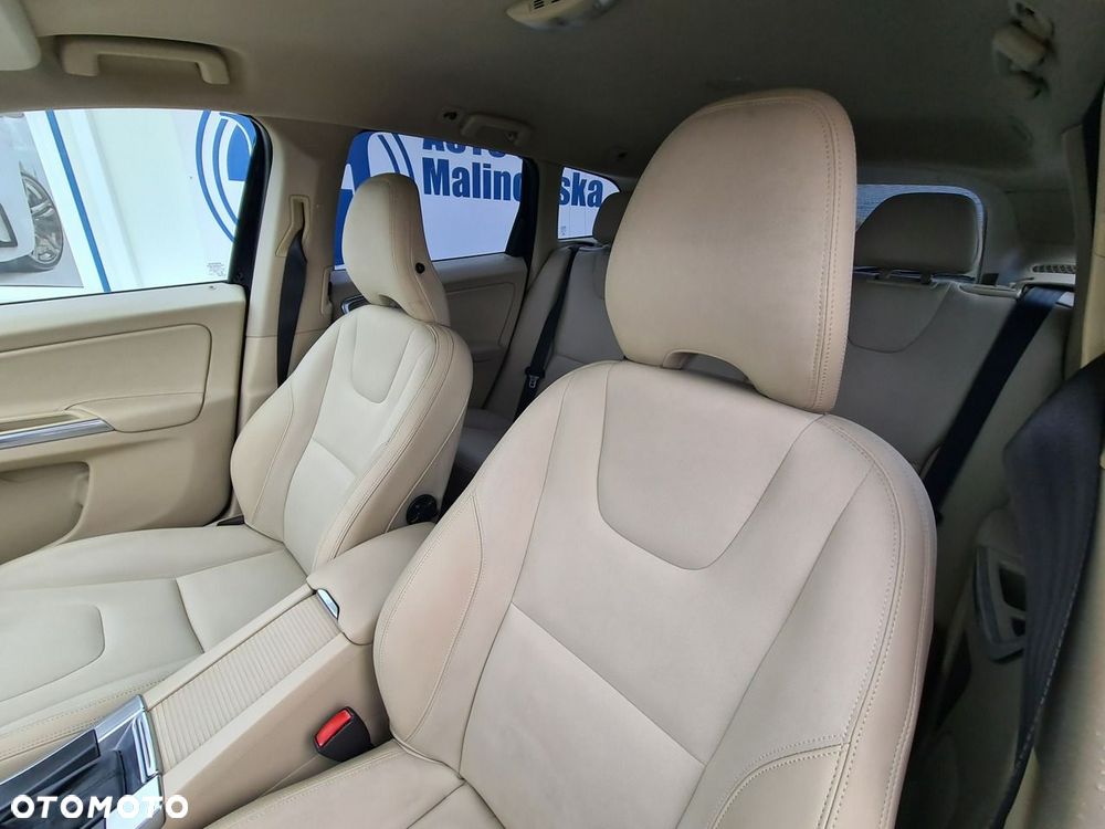 Volvo XC 60 D4 AWD Kinetic - 22