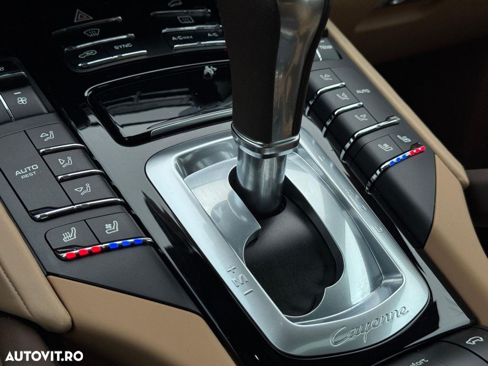 Porsche Cayenne - 22