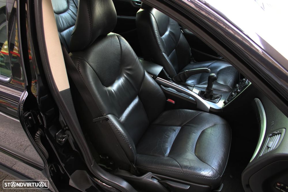 Volvo XC 70 2.4 D5 Nivel 2 - 30