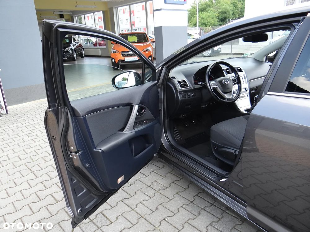 Toyota Avensis Touring Sports 1.8 Executive - 19