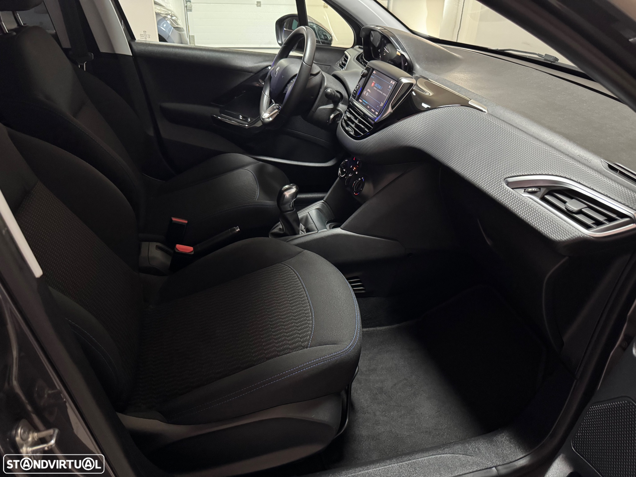 Peugeot 208 1.6 BlueHDi Style - 42