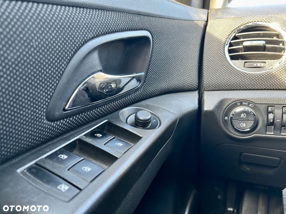 Chevrolet Cruze 1.8 LT - 27