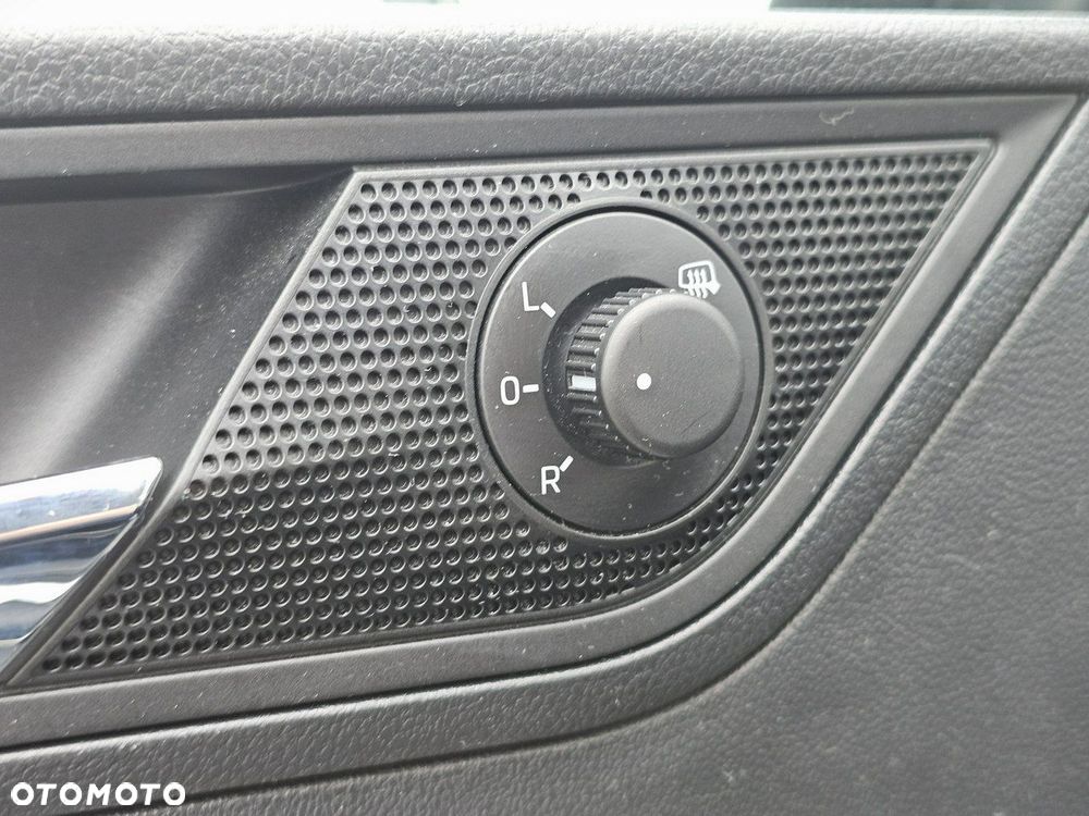 Skoda RAPID 1.0 TSI Ambition - 19