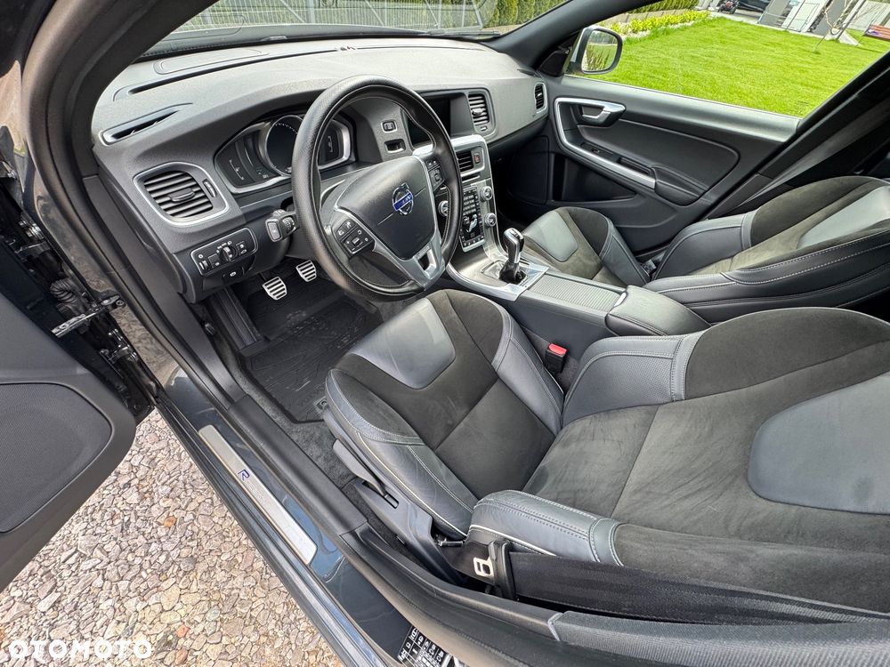 Volvo V60 D3 Drive-E R-Design Momentum - 23