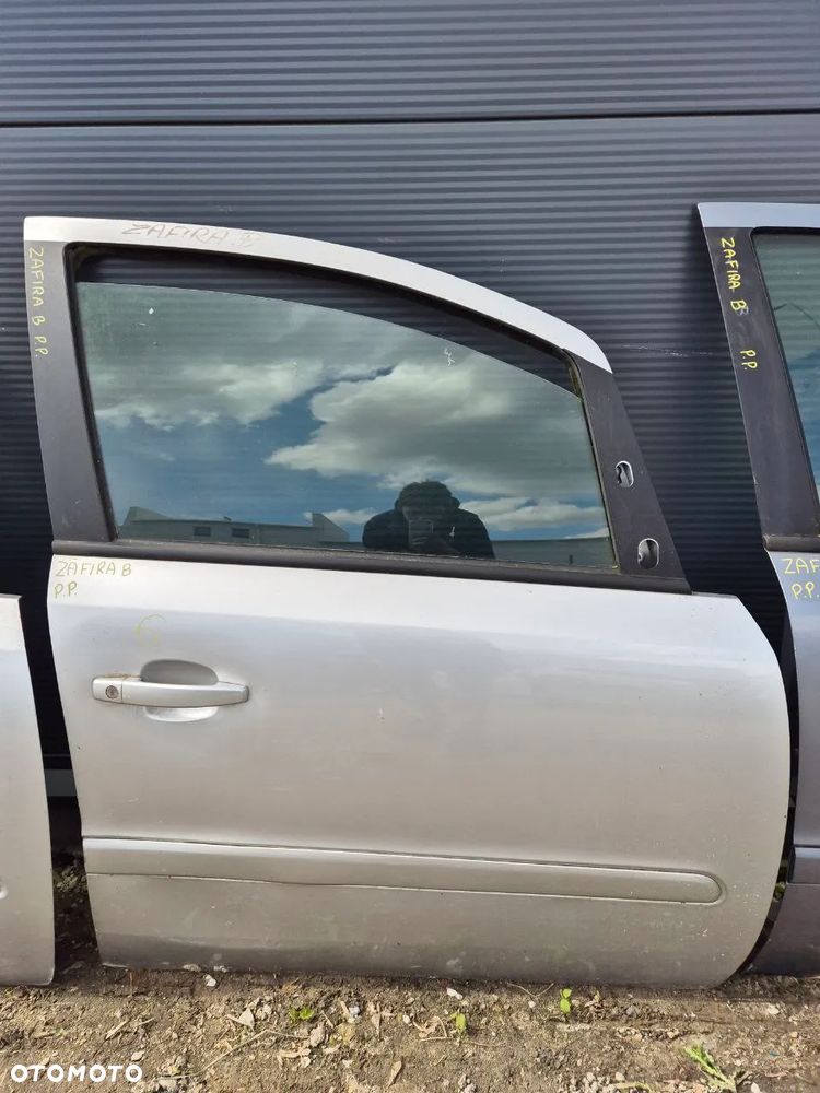 DRZWI KLAPA MASKA OPEL ZAFIRA II B - 14