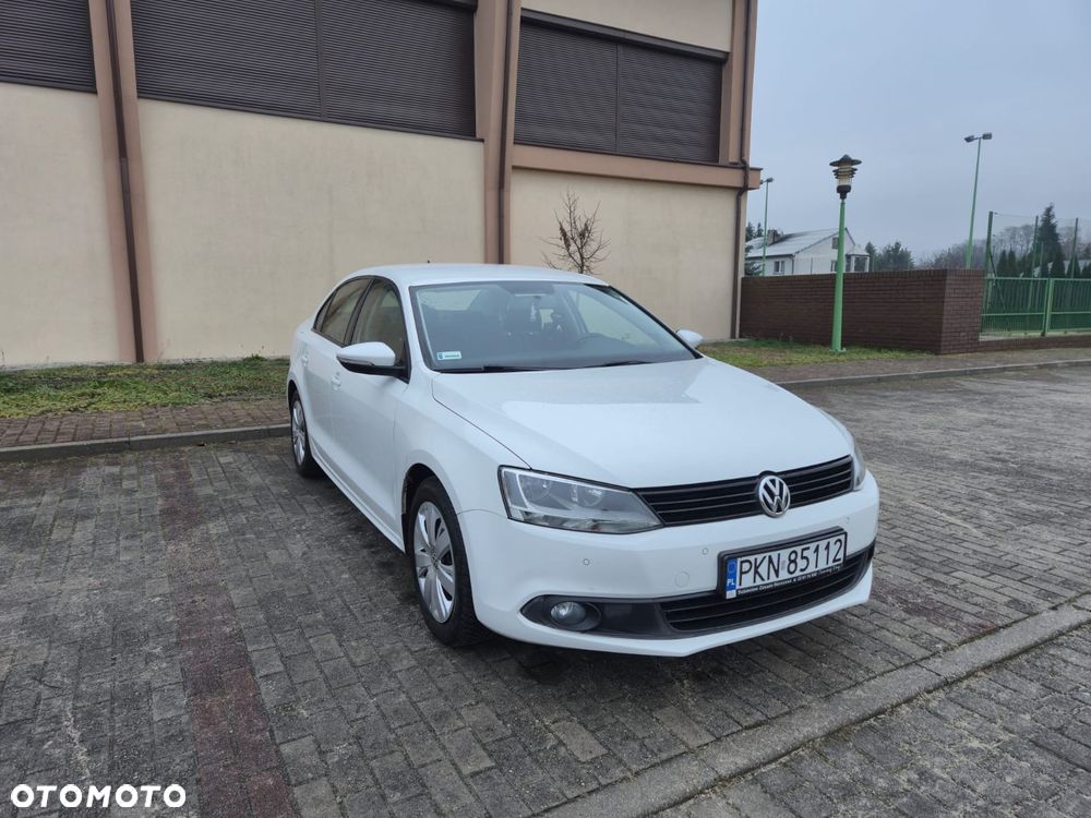 Volkswagen Jetta 1.6 TDI Blue Motion Technology Trendline - 11