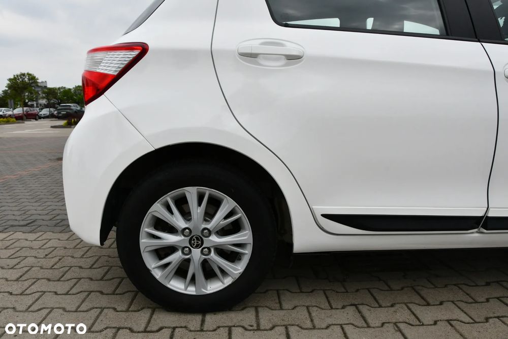 Toyota Yaris Hybrid 100 Premium EU6 - 16