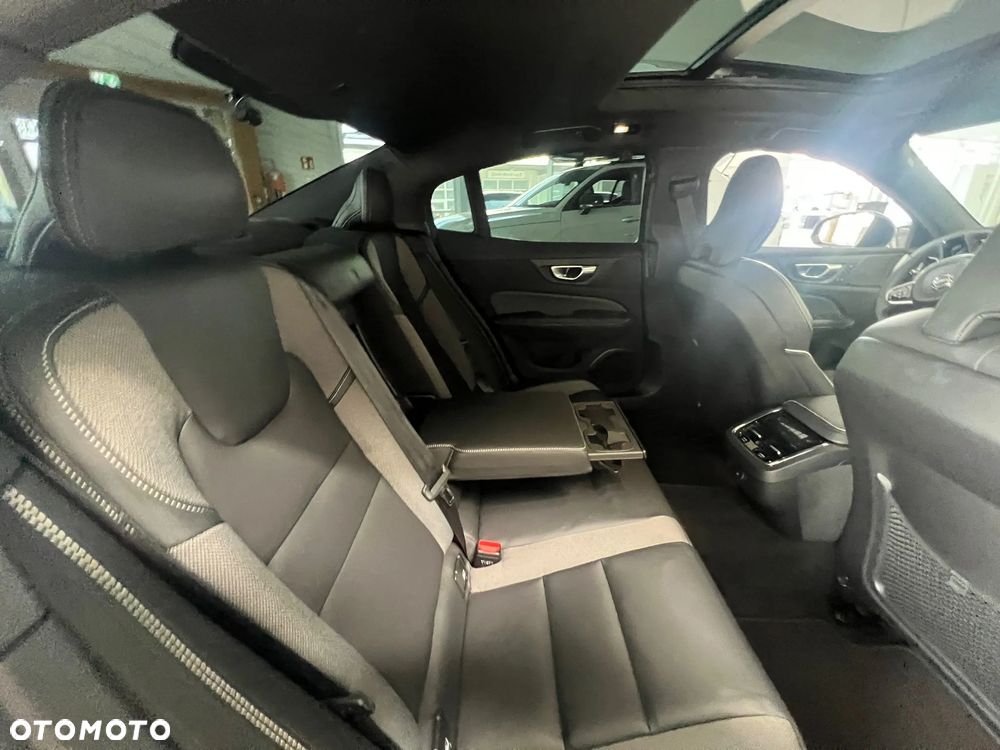 Volvo S60 B5 B AWD Ultimate Dark - 23