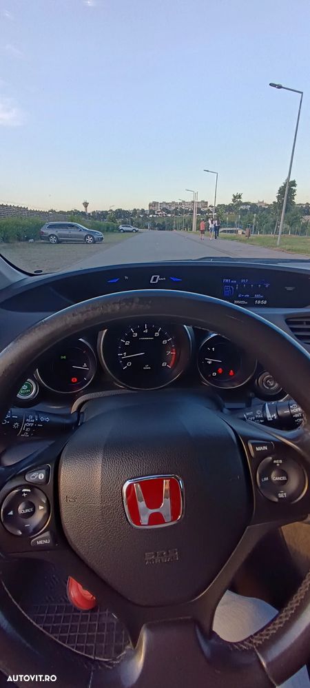 Honda Civic 1.8 i-VTEC MT Executive - 10