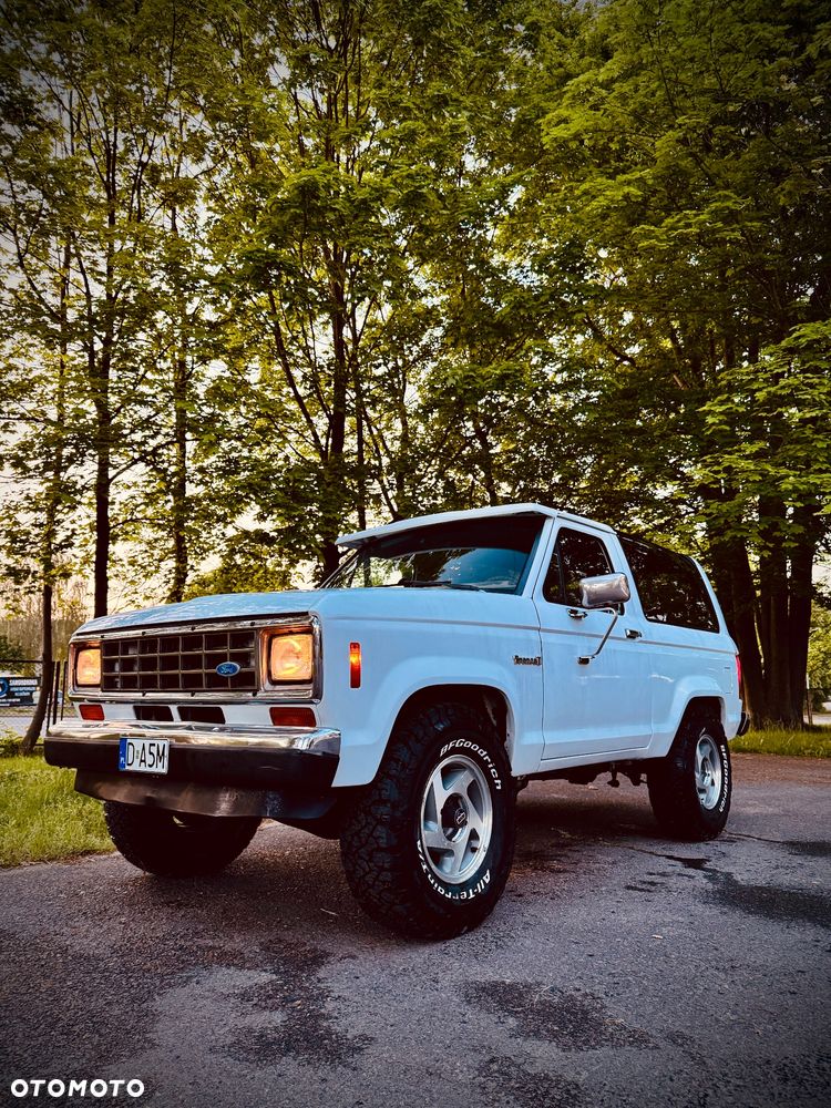Ford Bronco - 1