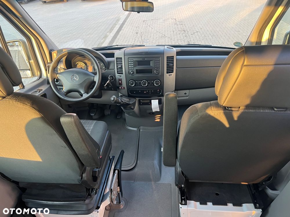 Mercedes-Benz 516 - 9