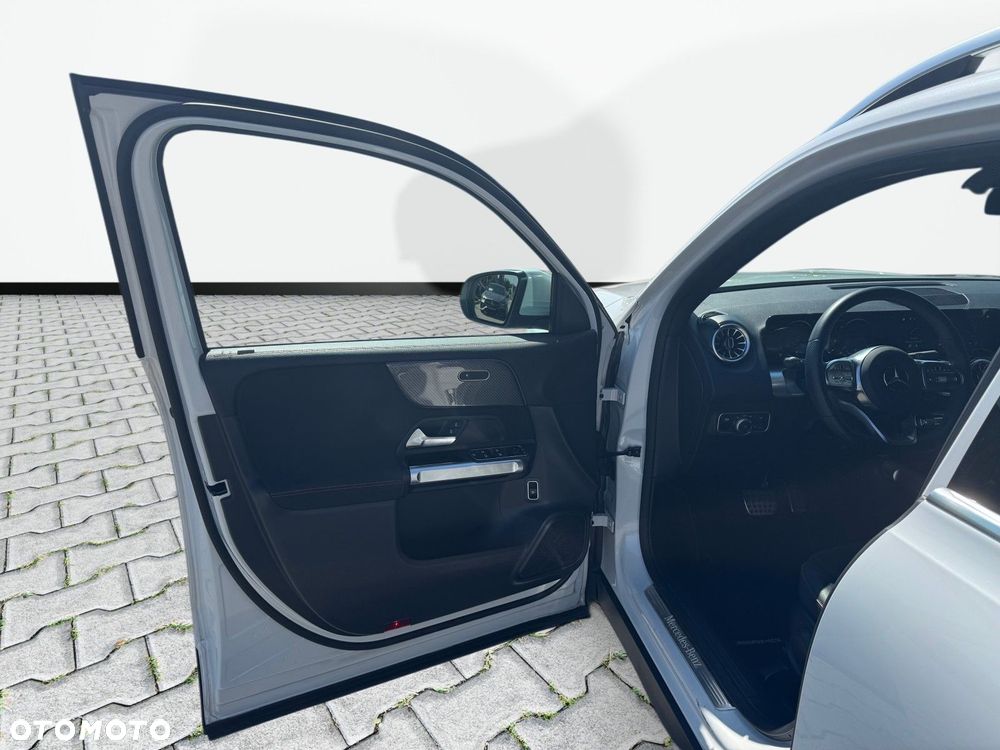 Mercedes-Benz GLB - 11