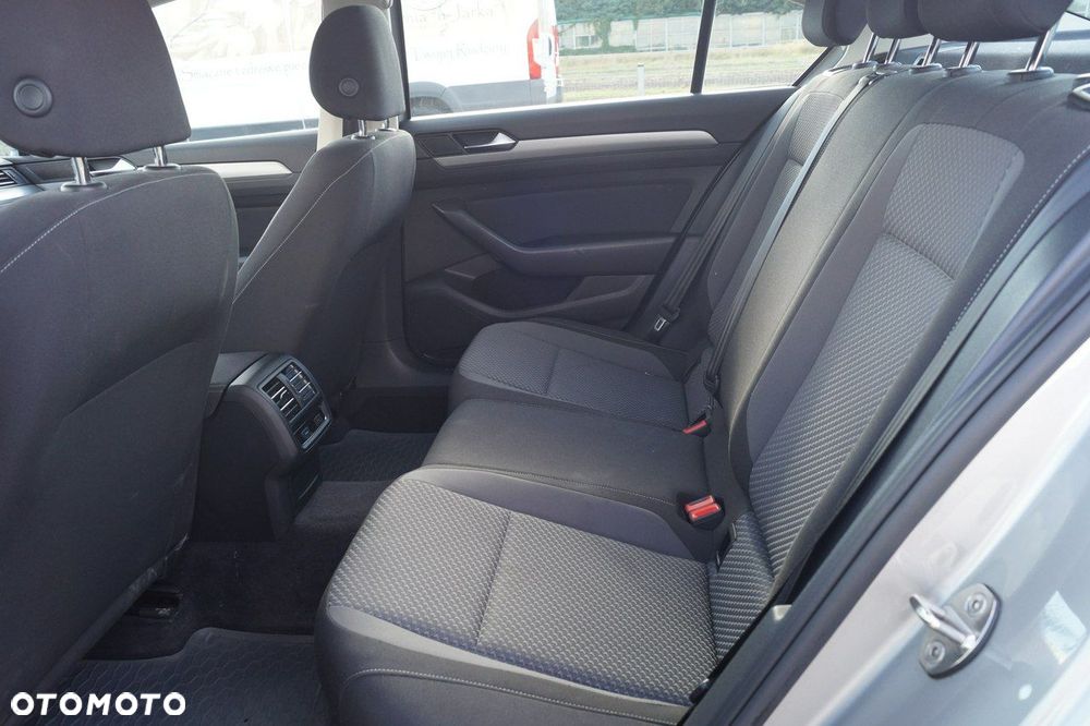 Volkswagen Passat - 15