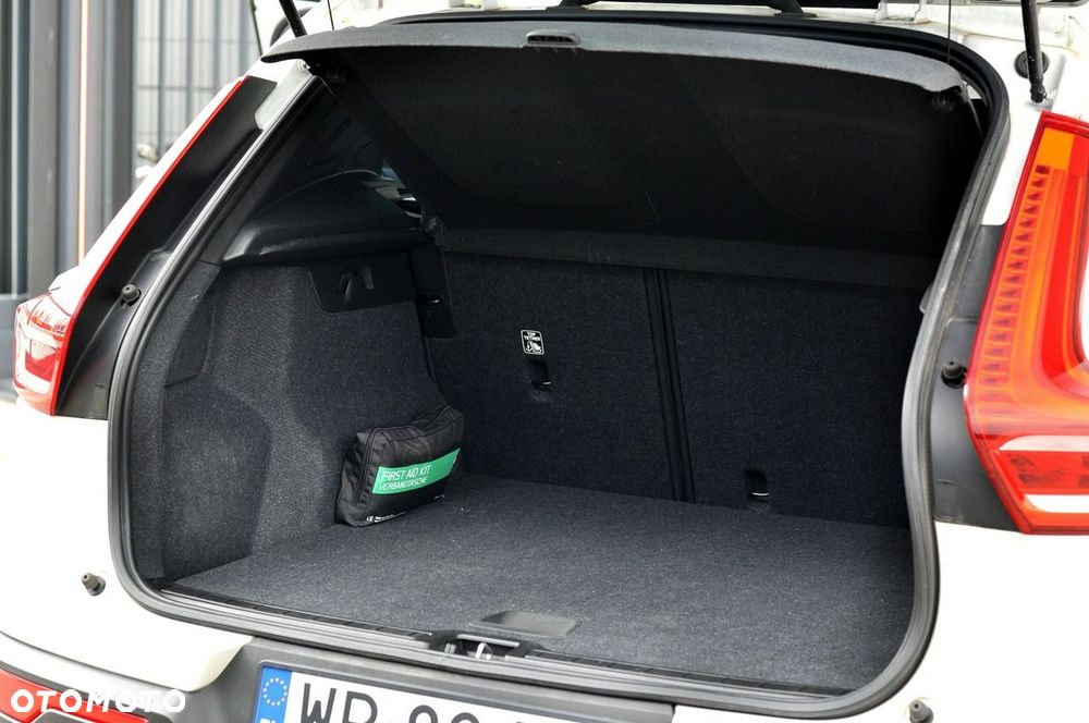 Volvo XC 40 T3 Geartronic Momentum - 11