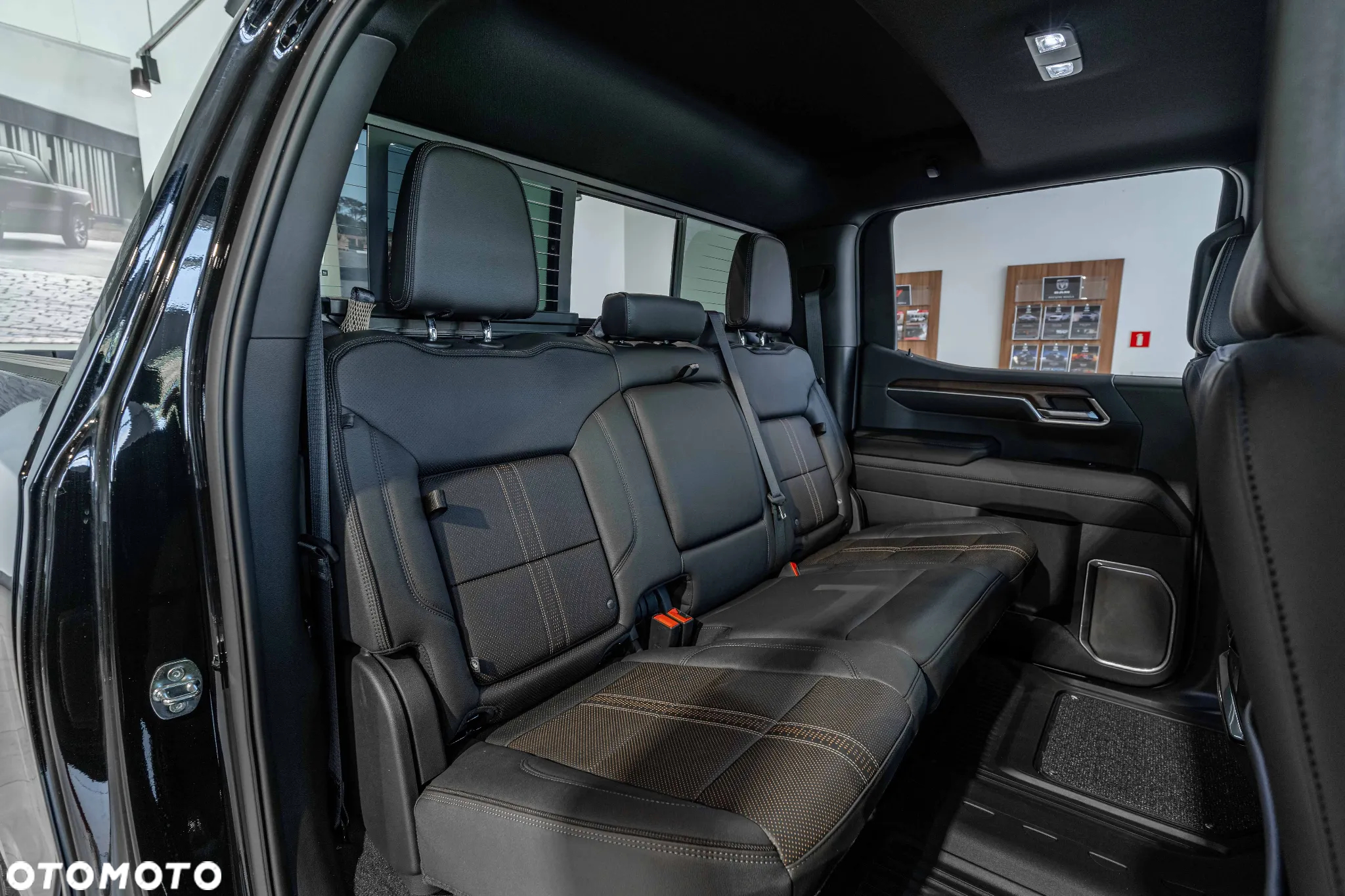 Chevrolet Silverado - 24