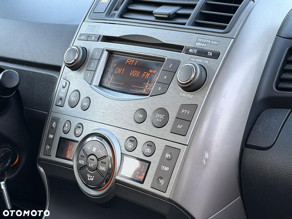 Toyota Verso 2.0 D-4D Sol SW 7os - 24