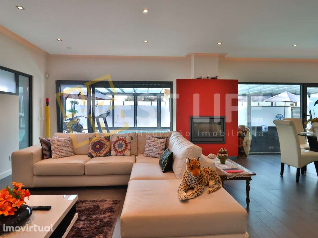 Moradia Independente T4 - PISCINA COBERTA + LOUNGE com CHURRASQUEIR... - Grande imagem: 4/30